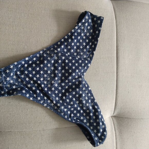 We wore what bikini bottom size:s - Picture 2 of 3